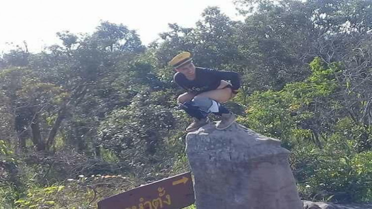 หนุ่มโพสต์คลิปขอโทษหลังแก้ผ้าถ่ายรูปบนผาหำตั้ง!!