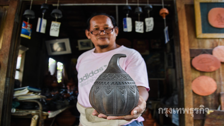 เครื่องปั้นดินเผา ภูมิปัญญาชาวมอญเกาะเกร็ดที่กำลังเปลี่ยนไป
