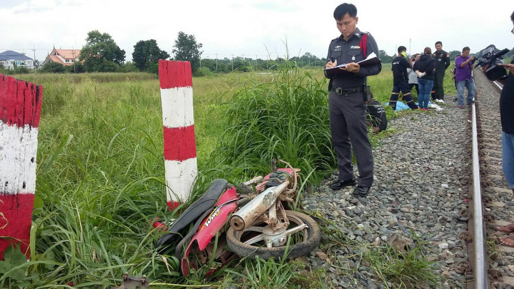 นักศึกษากศน.ขับจยย.ตัดหน้ารถไฟชนดับ