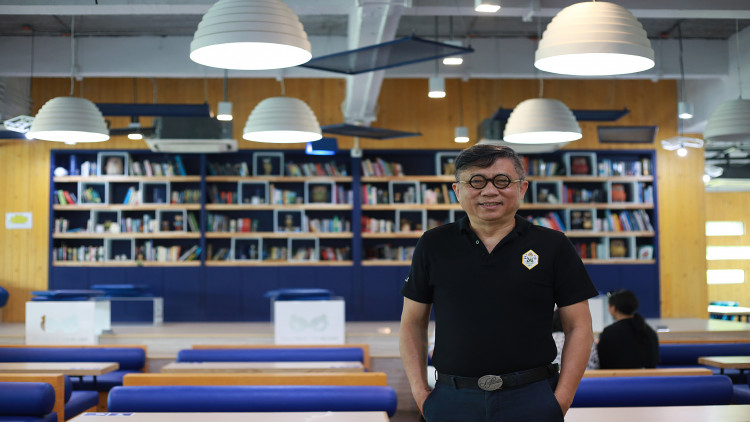 เอนก จงเสถียร  งีบได้ แต่อยากให้นั่งอ่าน