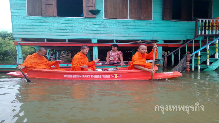 น้ำท่วมพิจิตร พระพายเรือบิณฑบาต