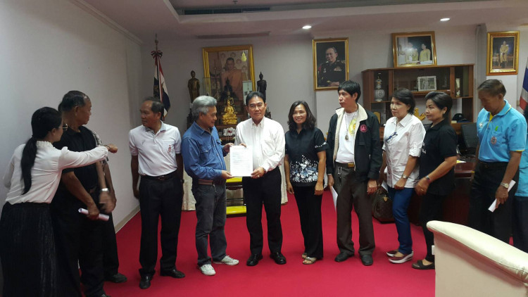 บุกพบ 'ผู้ว่าฯนครพนม' จี้ปมร้อนสรรหาอธิการบดี มนพ. 