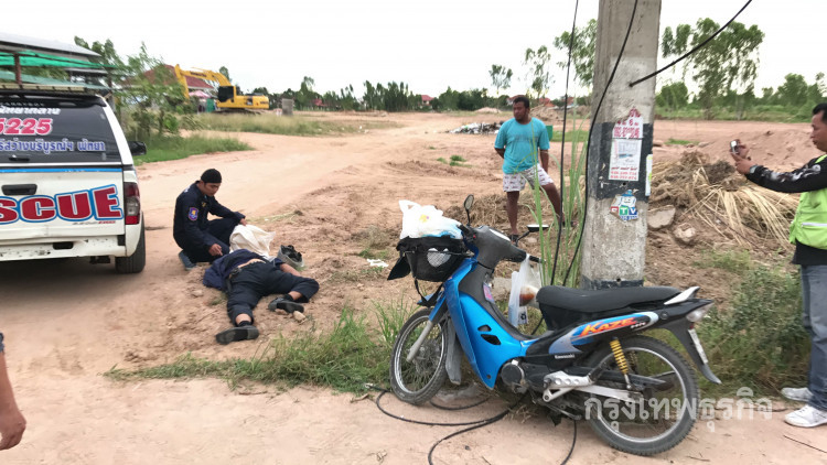 ลุงรปภ.วัย60ปี เกิดวูบขณะขี่จยย. เสียหลักคว่ำเสียชีวิต
