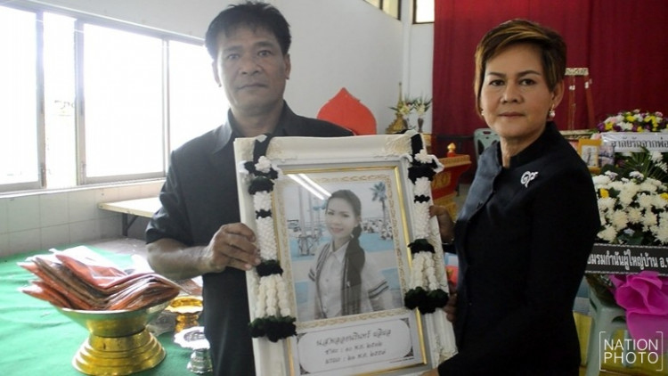 เผากระดูกน้องพลอย แม่ยันไม่อโหสิกรรม ห้ามญาติ 'เอส'ร่วมงานศพ