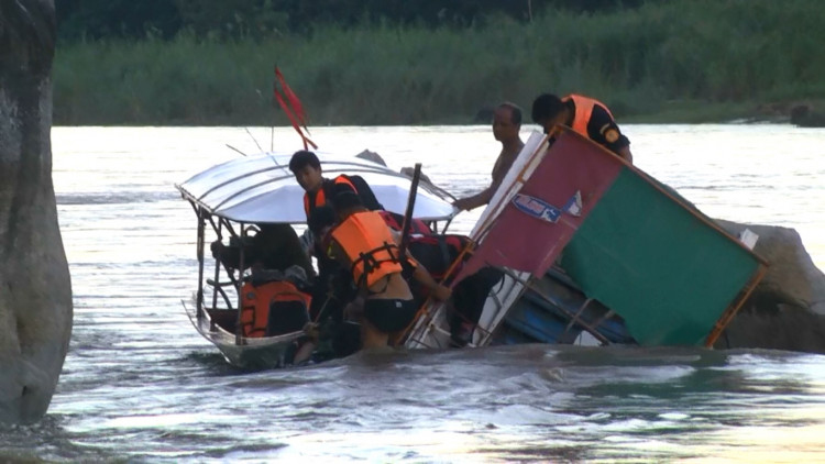 เรือหางยาวชนโขดหิน 2 แม่ลูกจมน้ำกกดับ
