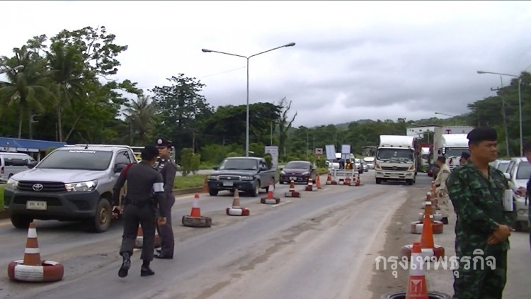 มวลชนเชียงราย500คน มุ่งกรุงให้กำลังใจ'ยิ่งลักษณ์'