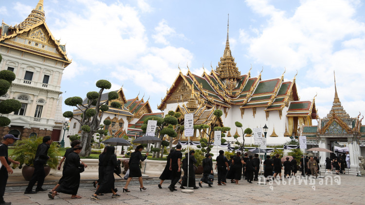 ปชช.เข้ากราบพระบรมศพ 298 วัน 9.8 ล้านคน