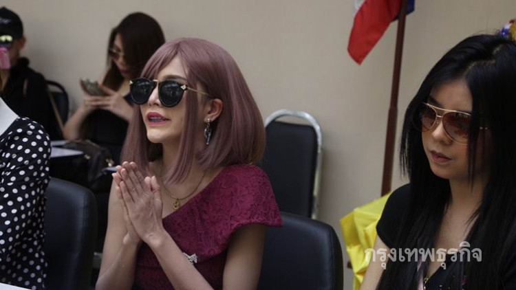 2สาวโชว์สยิวกราบขอโทษสังคม อ้างจำเป็นต้องทำ