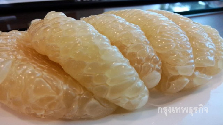 นักท่องเที่ยวแห่ซื้อส้มโอเตรียมไหว้สาร์ทจีน