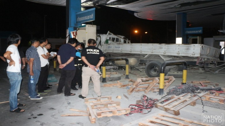 ระทึก!! หกล้อเติมก๊าซระเบิดคาปั๊มเจ็บ5