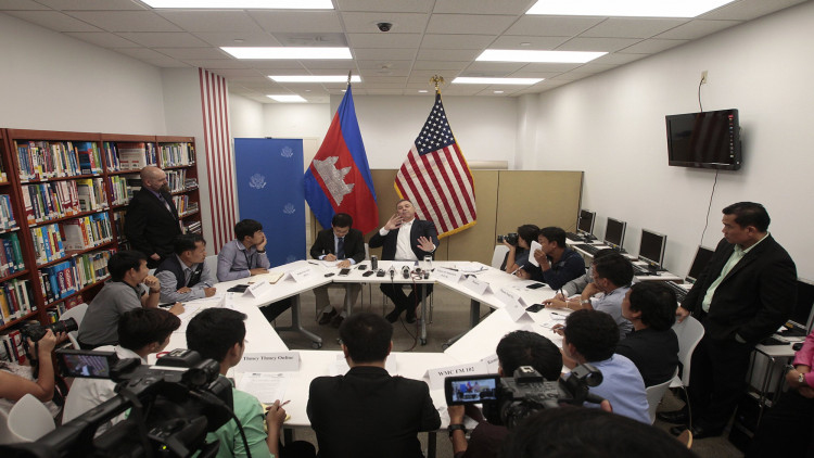 สหรัฐระงับวีซ่ากัมพูชา