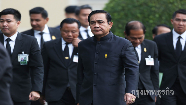 'บิ๊กตู่' ปัดสัมภาษณ์สื่อเร่งถก 'บิ๊กเจี๊ยบ'