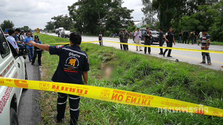 ผงะ! พบศพชายนิรนามเปลือย อยู่ในร่องกลางถนน