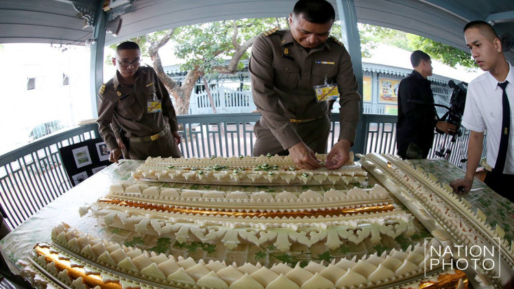 สาธิตวิธีการแทงหยวกประดับพระจิตกาธาน