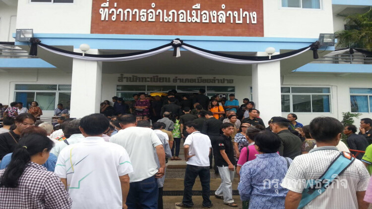 เนืองแน่น! ชาวลำปางหลั่งไหลสมัครเป็นจิตอาสาเฉพาะกิจ