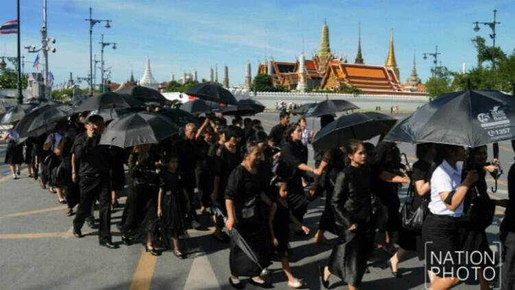 เข้ากราบพระบรมศพในหลวง ร.9 วานนี้สูงสุดถึง 73,889 คน