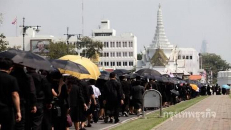 สำนักพระราชวังเปิดให้กราบพระบรมศพ24ชม.ถึง5ต.ค.