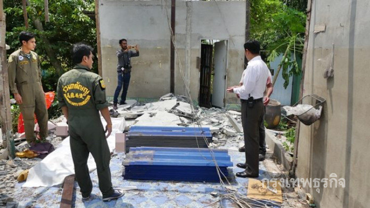 วันหยุดหนุ่มโรงงานช่วยญาติรื้อบ้าน ถูกผนังปูนล้มทับดับ