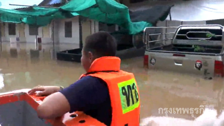 น้ำท่วม58หมู่บ้านในเมืองย่าโมเพิ่มสูงต่อเนื่อง รถจยย.จมมิด