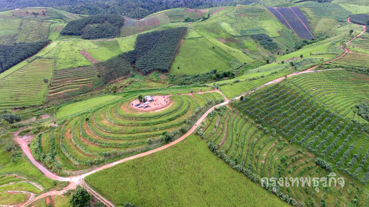 ชมนาขั้นบันไดบ้านน้ำจวง ใช้ศาสตร์พระราชาอนุรักษ์ดินน้ำป่า