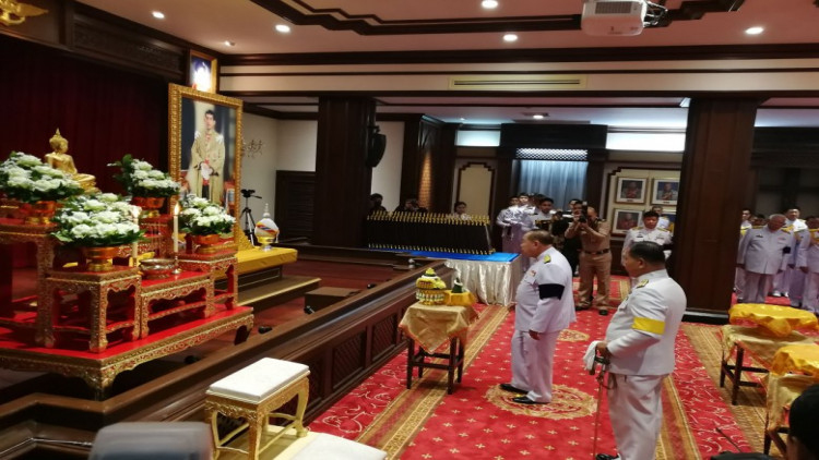 มอบพระบรมฉายาลักษณ์ 'ร.9-ร.10' ประดิษฐานเหนือบัลลังก์ศาลทหาร