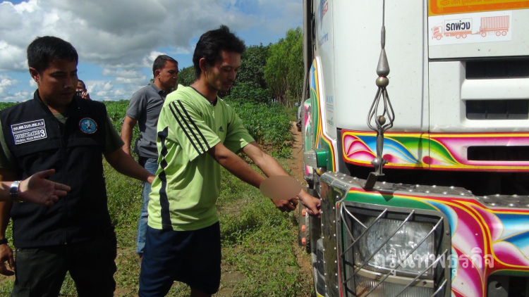 ล่ามือยิงโซเฟอร์รถพ่วง ปล้นข้าวสาร 20 ตัน  