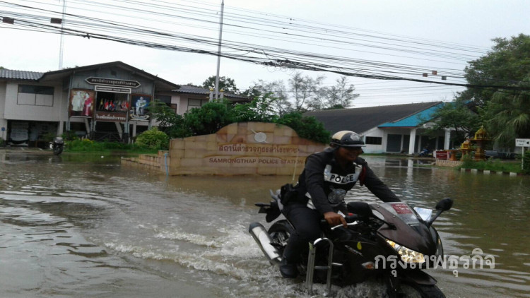 อ่วม!! ฝนตกต่อเนื่องท่วมพื้นที่เทศบาลสำโรงทาบจมน้ำ 