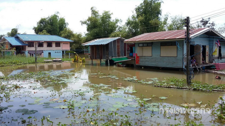 แม่น้ำยมล้นท่วม ชาวบ้านไม่มีห้องน้ำใช้การปล่อยทุกข์