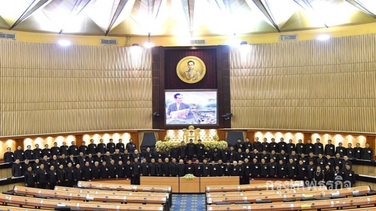 สนช.จัดพิธีทำบุญตักบาตรถวายพระราชกุศล ในหลวง ร.9