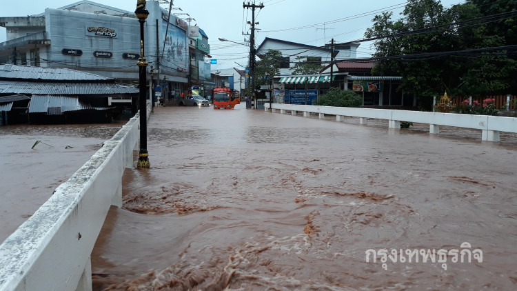 จมซ้ำสอง! น้ำป่าไหลทะลักท่วมอ.ด่านซ้าย แต่เช้ามืดยันฟ้าสาง