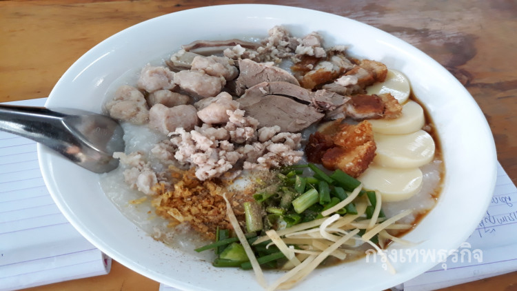 ฮือฮา! กะเพราถาด 'ไซส์จัมโบ้' ลูกค้าแวะเวียนอุดหนุนไม่ขาด 