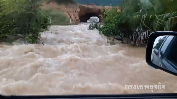 ด่วน! อ่างเก็บน้ำโคกสำโรงแตก ทะลักเข้า2อำเภอที่ลพบุรี