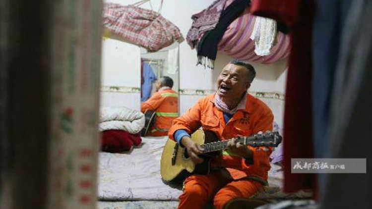 ลุงกวาดถนนขึ้นแท่นเน็ตไอดอลใหม่จีน