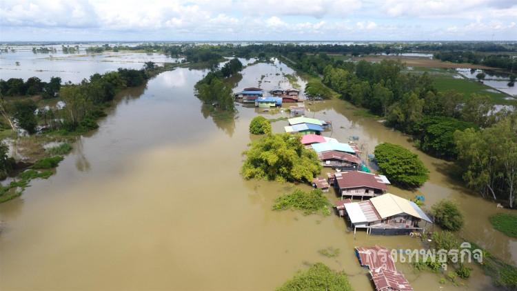เดือดร้อนหนัก! แม่น้ำยมล้นท่วมนาน 4 เดือนแล้ว
