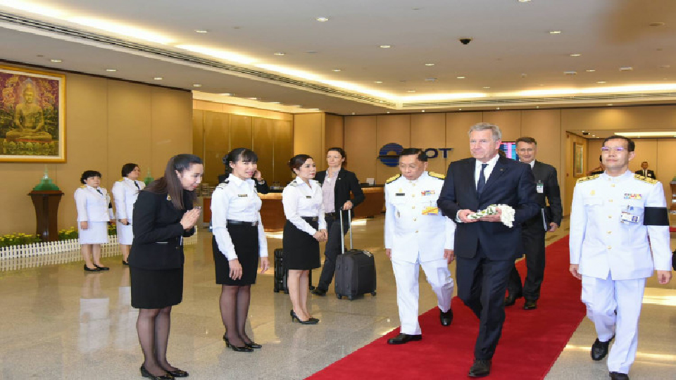 อดีตปธน.เยอรมนี ถึงไทยแล้ว เพื่อร่วมพระราชพิธีฯ