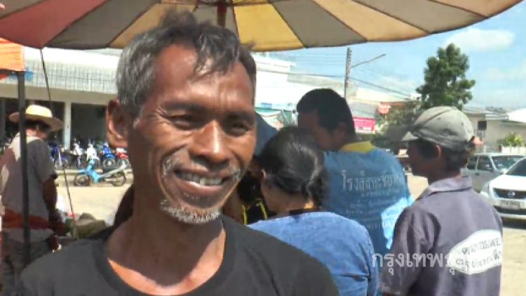 แจกมะพร้าวน้ำหอมกินฟรี 3 พันลูก ถวายเป็นพระราชกุศล