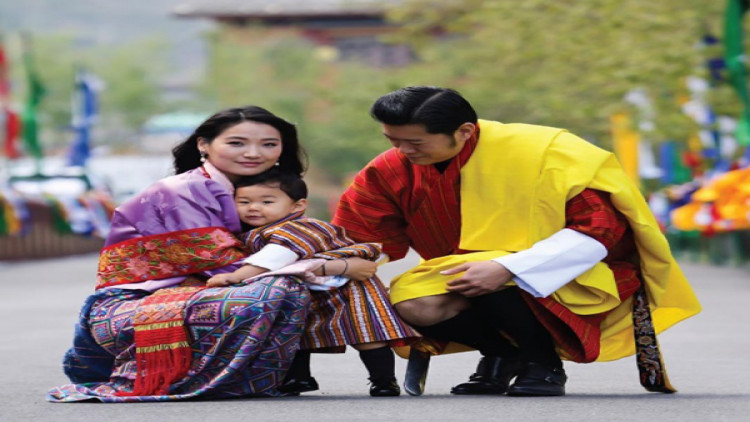 ชื่นชมพระฉายาลักษณ์ พระอิริยาบถของเจ้าชายน้อยแห่งภูฏาน