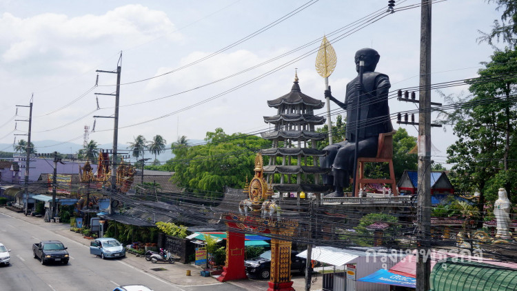 เจ้าอาวาสแจงรูปเหมือน 'หลวงพ่อแช่ม' หลังเจอโซเซียลกระหน่ำ