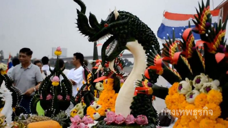 กฐินน้ำกลางแม่น้ำโขง บวงสรวงพญานาควันลอยกระทง