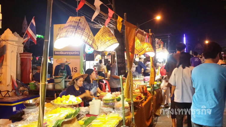 สว่างไสวทั่วเมือง เปิดแล้วงานยี่เป็งเชียงใหม่