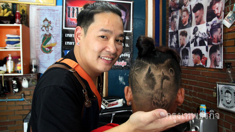 แห่ตัดแกะลายทรงกระทงพร้อมพระธาตุดอยสุเทพ