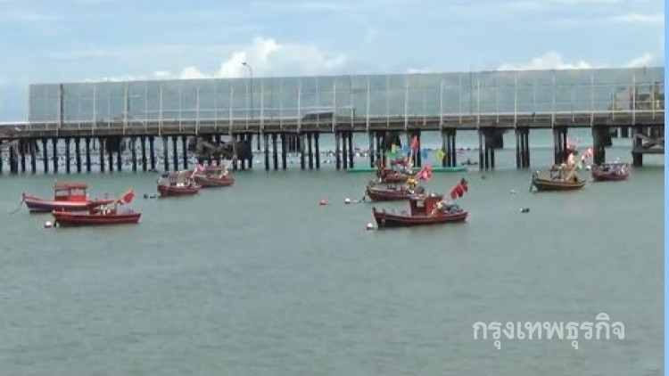 ประมงอ่าวอุดม งดออกทะเล หลังอุตุเตือนคลื่นสูง