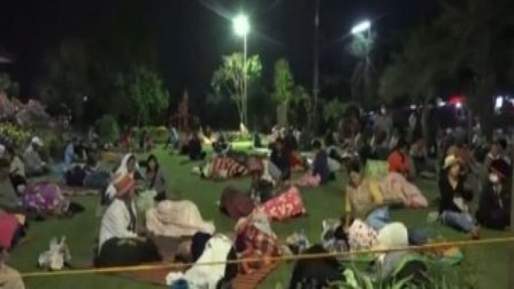  ความหวังสุดท้ายผู้ป่วยมะเร็ง แห่รับยาหมอแสง