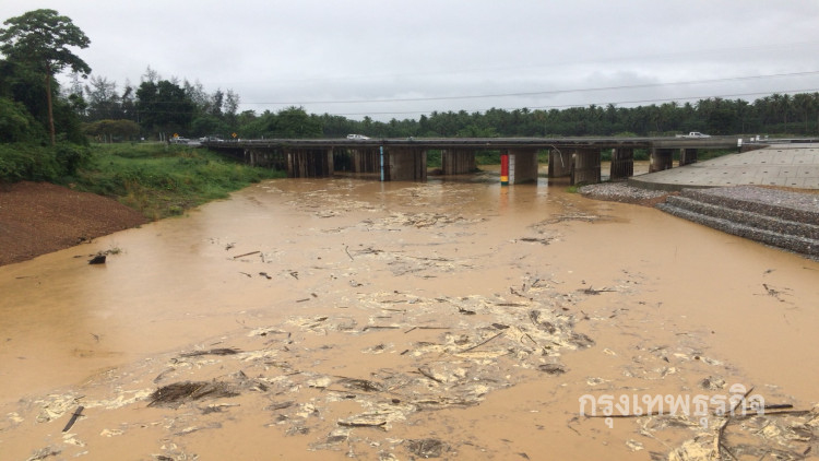 ฝนกระหน่ำทับสะแก-บางสะพาน กว่า 10 ชม.