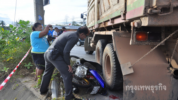 รถบรรทุก 10 ล้อ เหยียบหนุ่มขี่ จยย. สมองเละดับสยอง