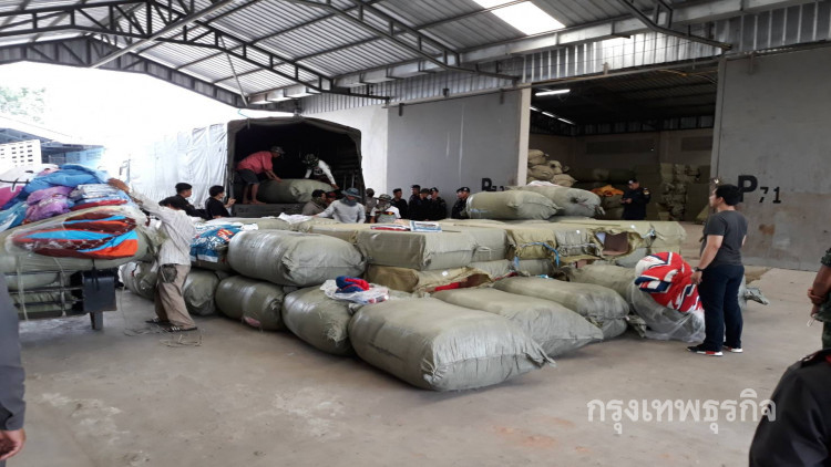 บุกจับสินค้าละเมิดลิขสิทธิ์ซุกโกดัง มูลค่ากว่า 3 ล้าน