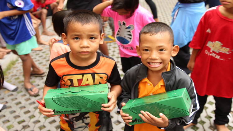  “เติมฝันปันรองเท้า” แบ่งปันน้ำใจแก่ "มูลนิธิบ้านจริงใจ"