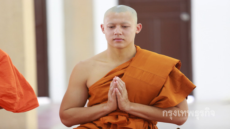 'หมาก ปริญ' เข้าพิธีอุปสมบท 'คิมเบอร์ลี่' ร่วมอนุโมทนา