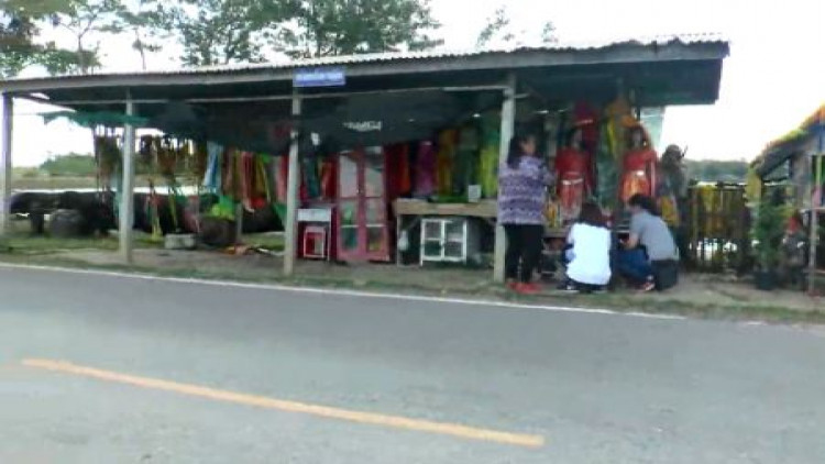 ชาวโคราช แห่ขอโชคกับเจ้าแม่ตะเคียนทอง