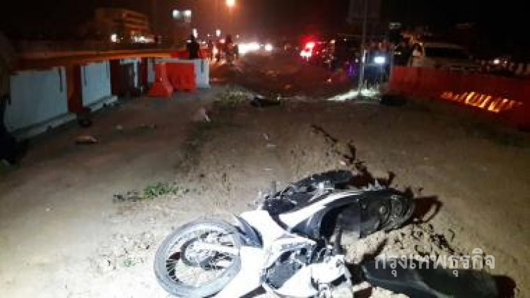 สลด! หนุ่มวัย 15 ซิ่งจยย.เเหกโค้งชนเเท่งเเบริเออร์ดับ